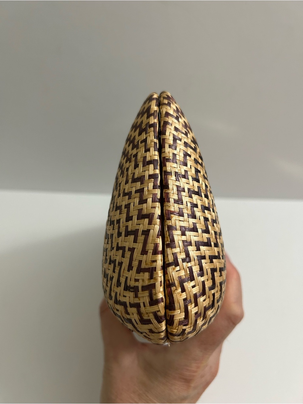 Vintage Woven Straw Clutch/Shoulder Bag in Natural and Dark Brown - Picture 4 of 12